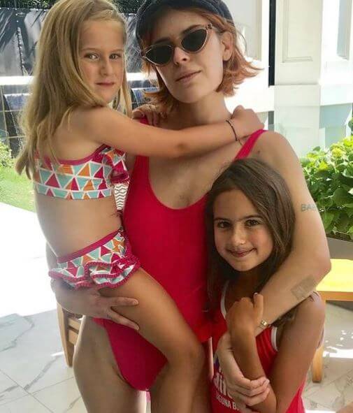 Mabel Ray Willis with her mother Emma Heming Willis and sister.